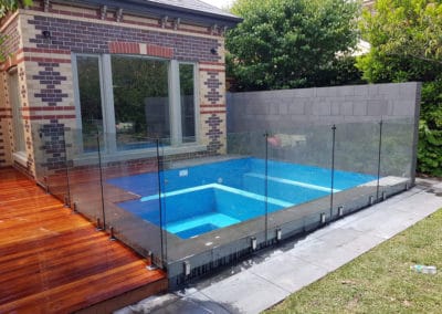 Glass pool fence